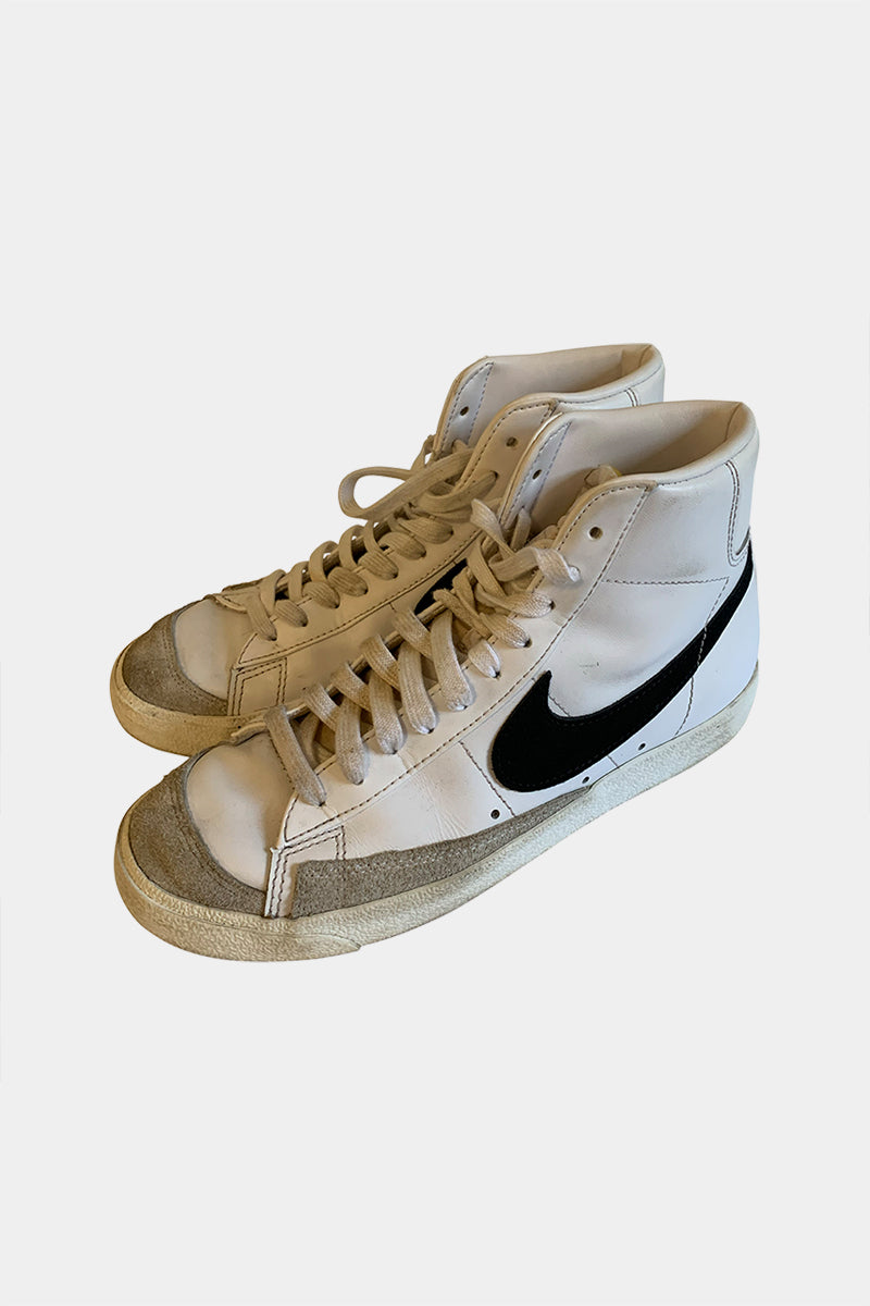 NIKE White Sneakers