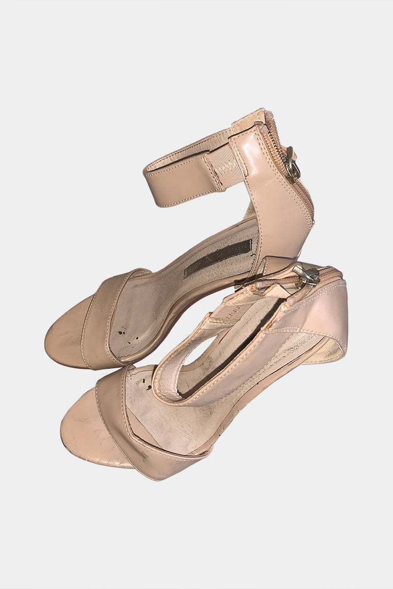 Pied A Terre Nude Heels