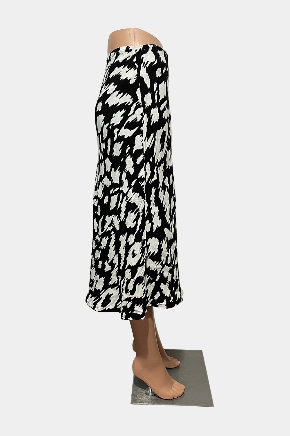 Slide Show White and Black Skirt