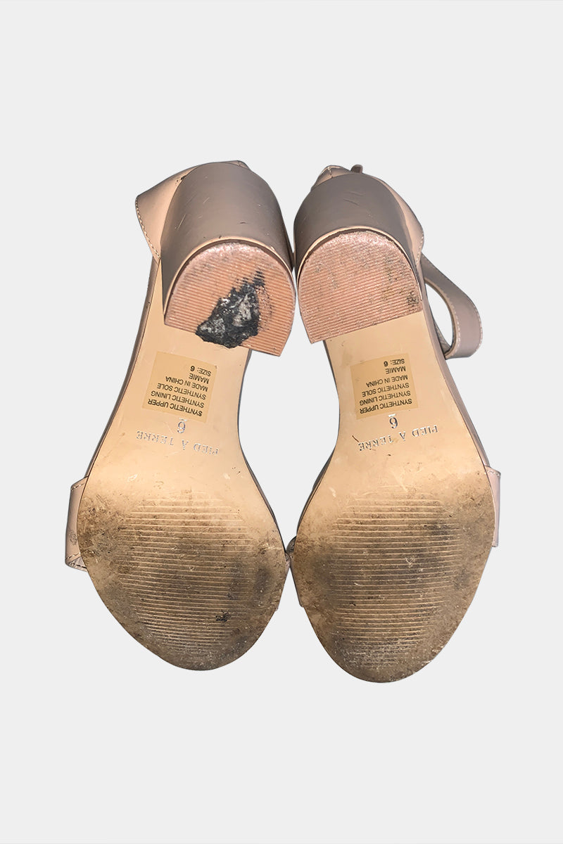 Pied A Terre Nude Heels