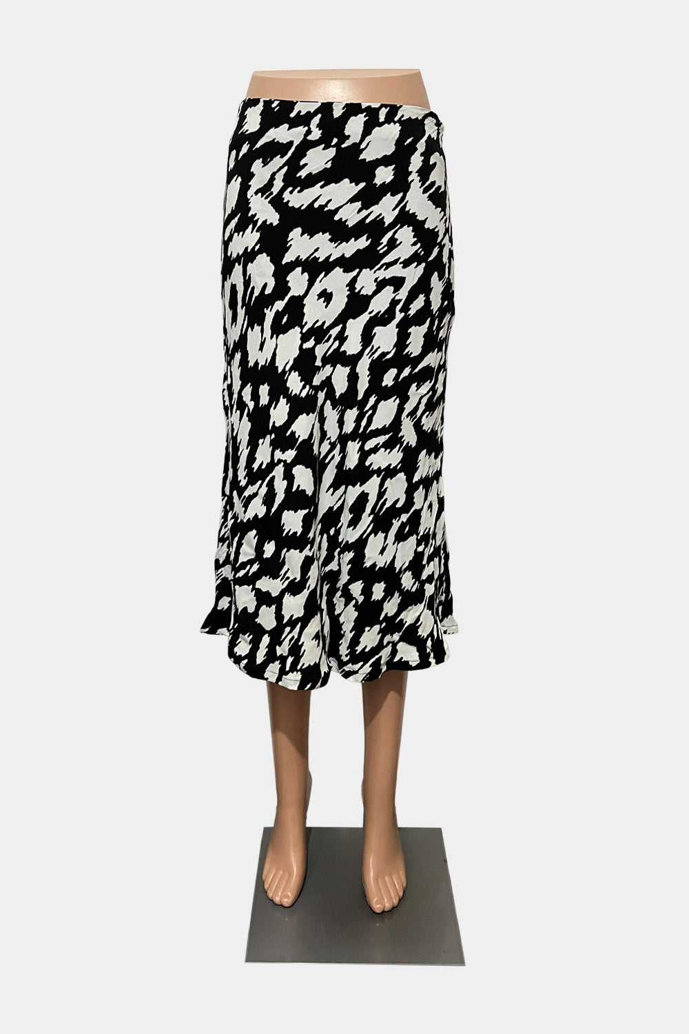 Slide Show White and Black Skirt