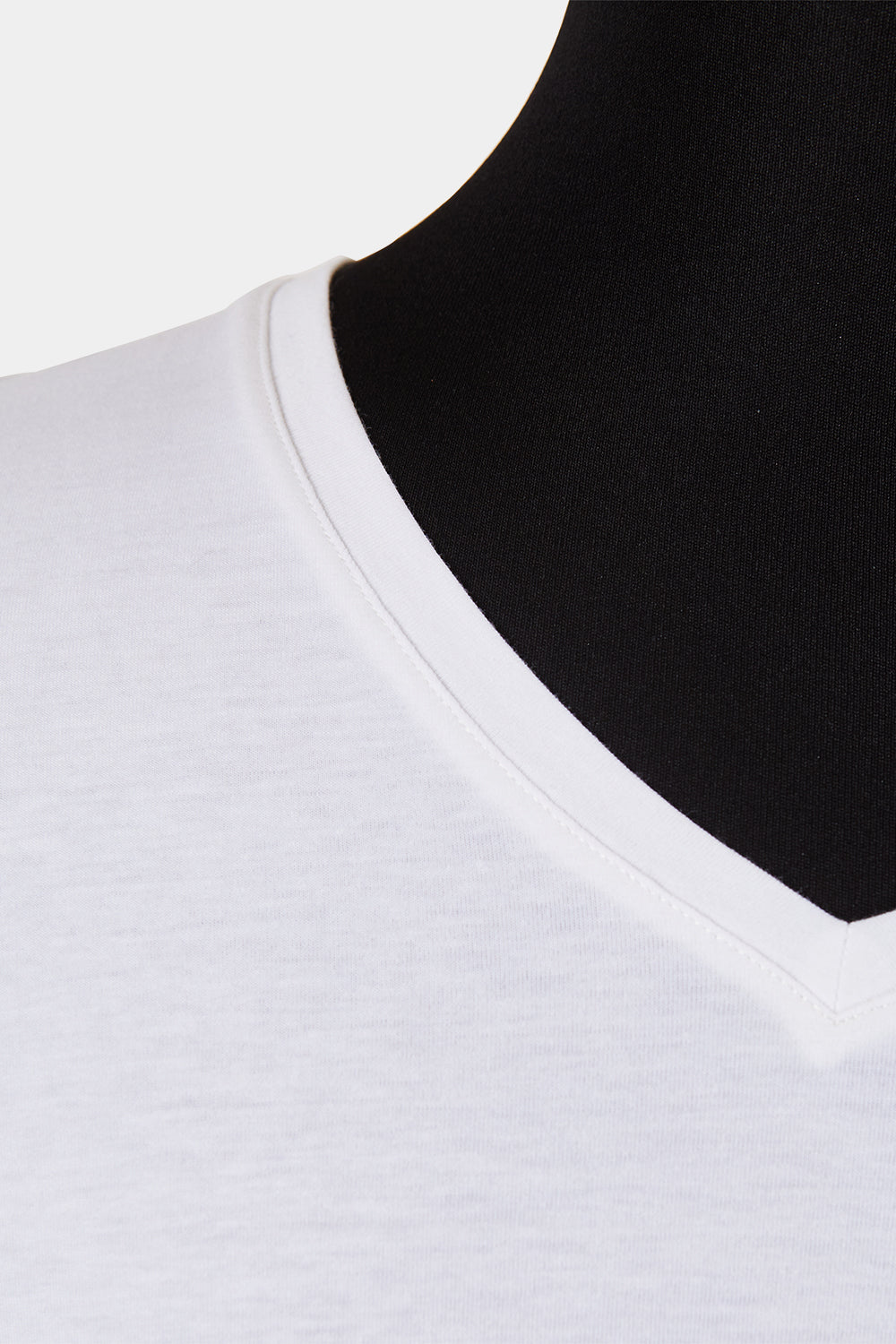 2XU White V Neck T Shirt