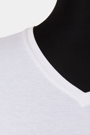 2XU White V Neck T Shirt