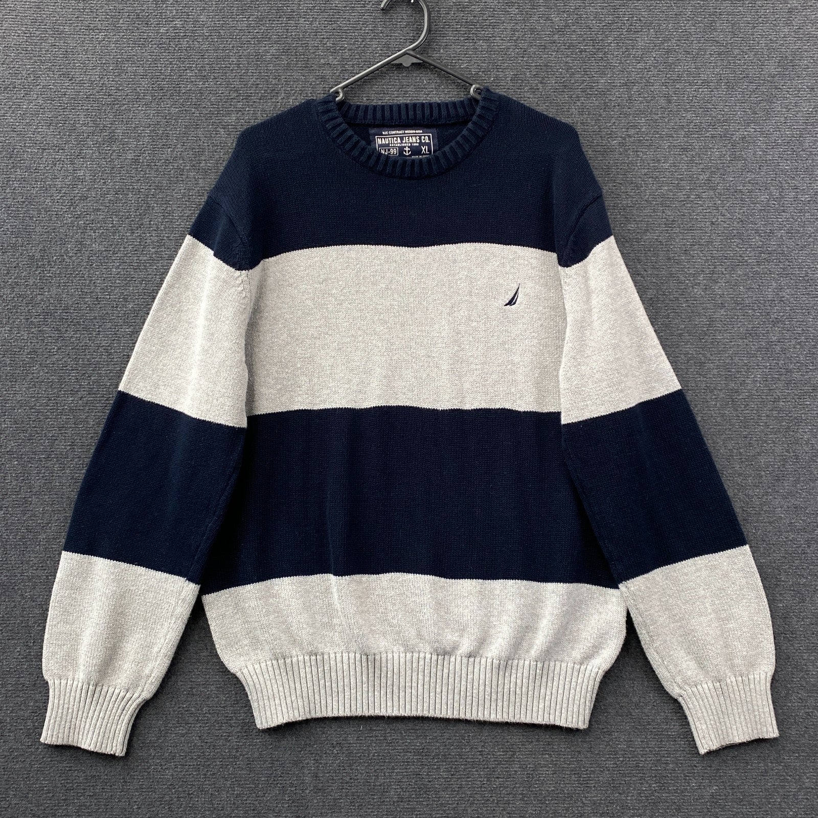 Product photograph [circular:99b968a43f3a11d3]