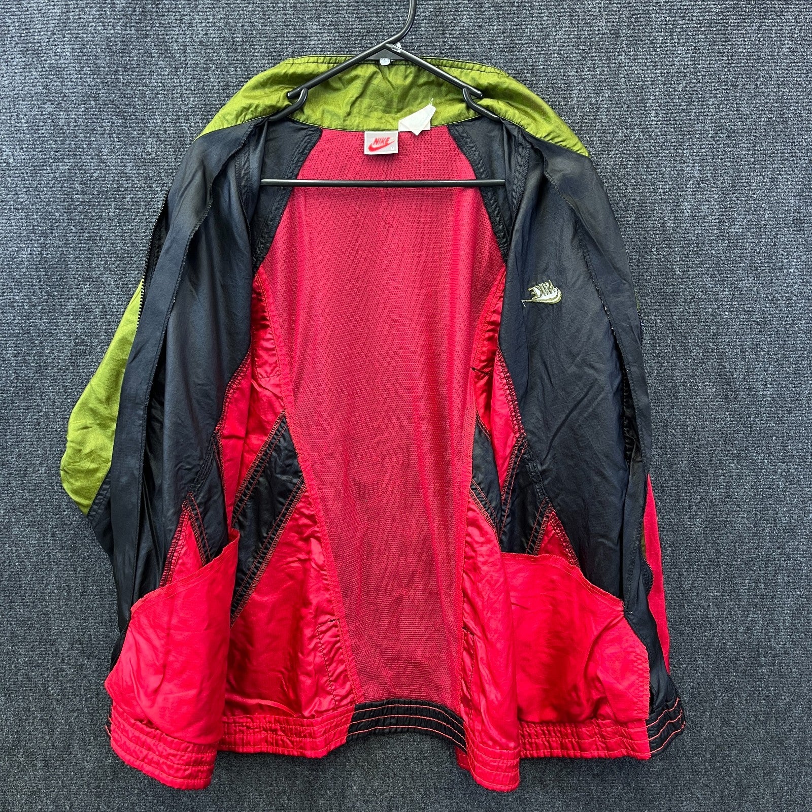 Product photograph [circular:875380f38f7f4775]