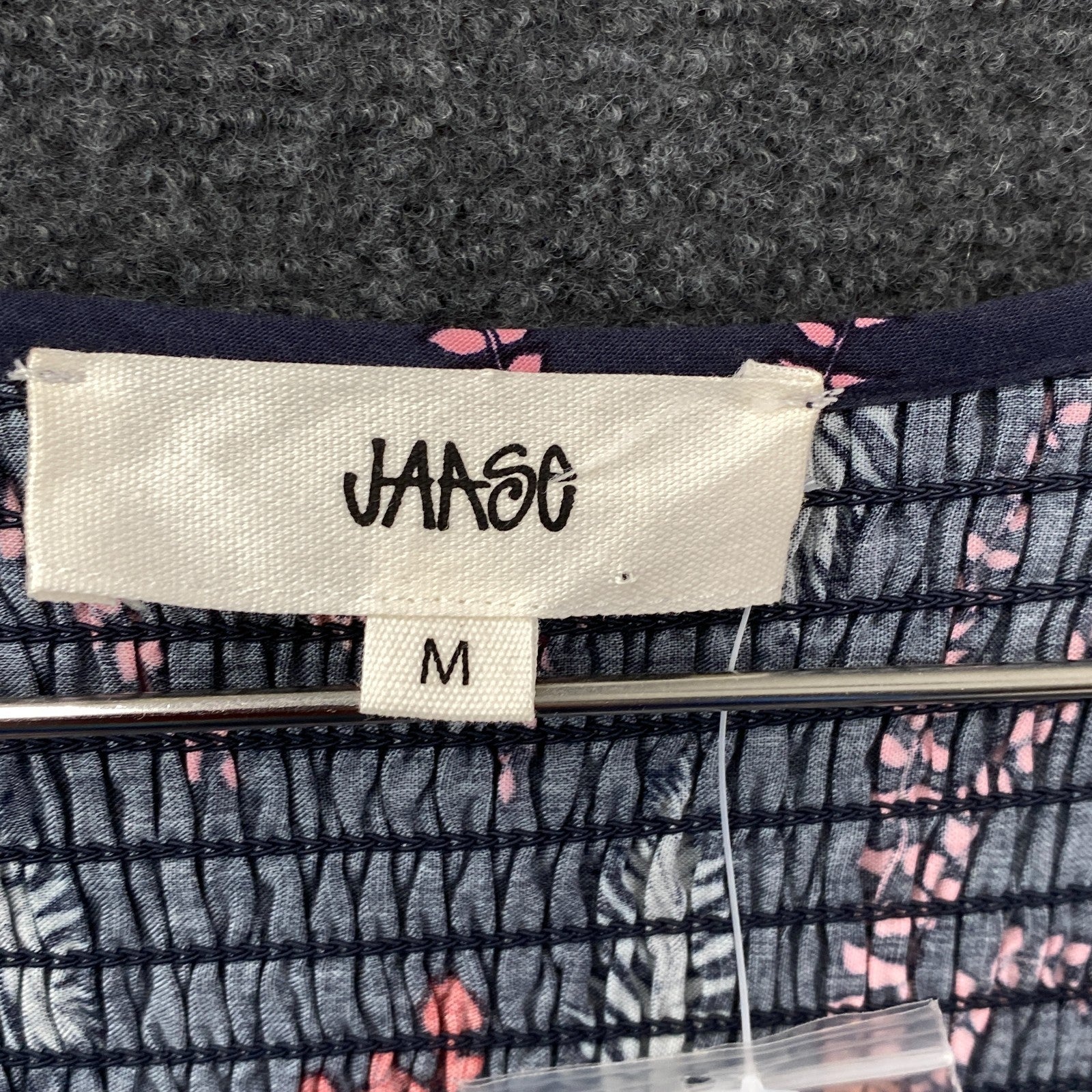 Product photograph [circular:91907a942247258f]