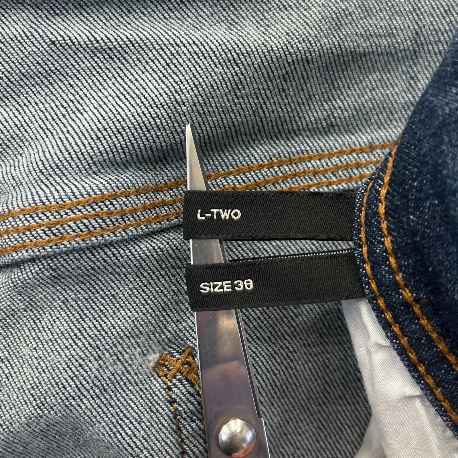 Product photograph [circular:adbc7b900d094af3]
