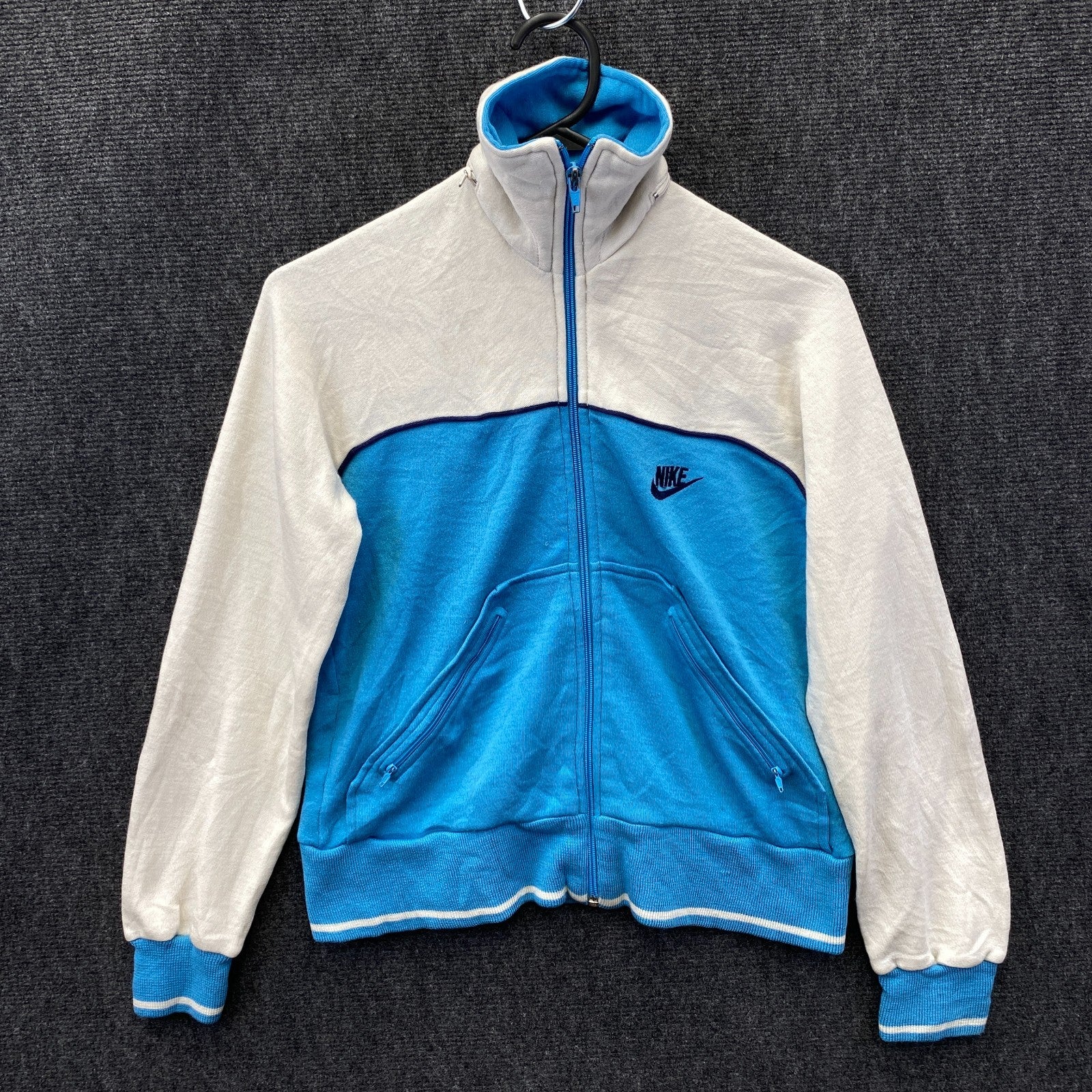 Product photograph [circular:fe4e36f35303ee63]