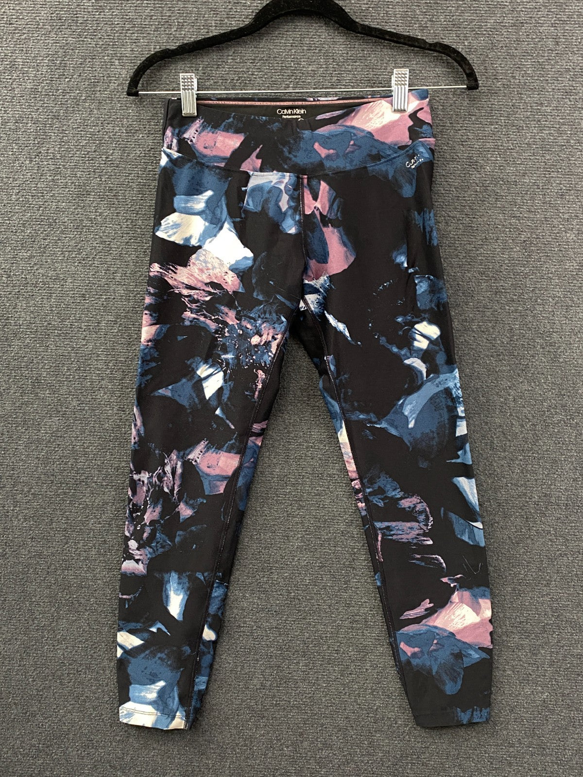 Product photograph [circular:fd6347f74b4aa15d]