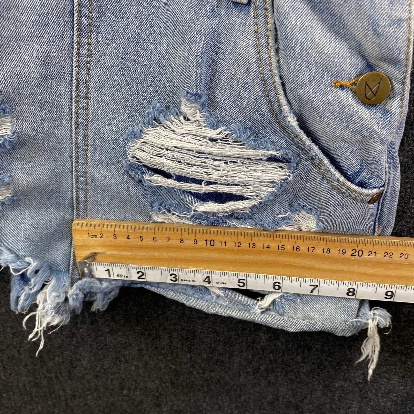 Product photograph [circular:68ff283904283a4b]