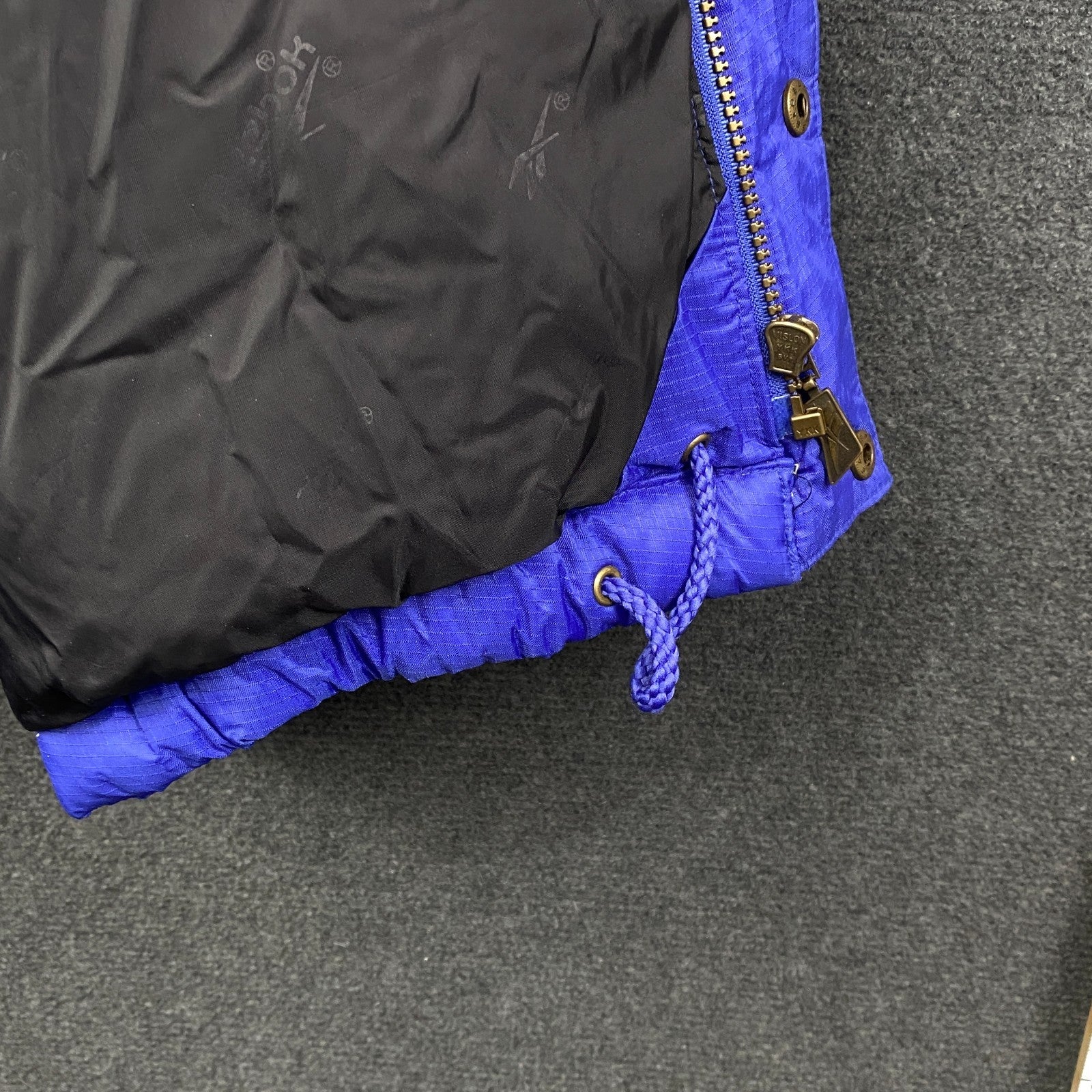 Product photograph [circular:7f79c01a883ac23f]