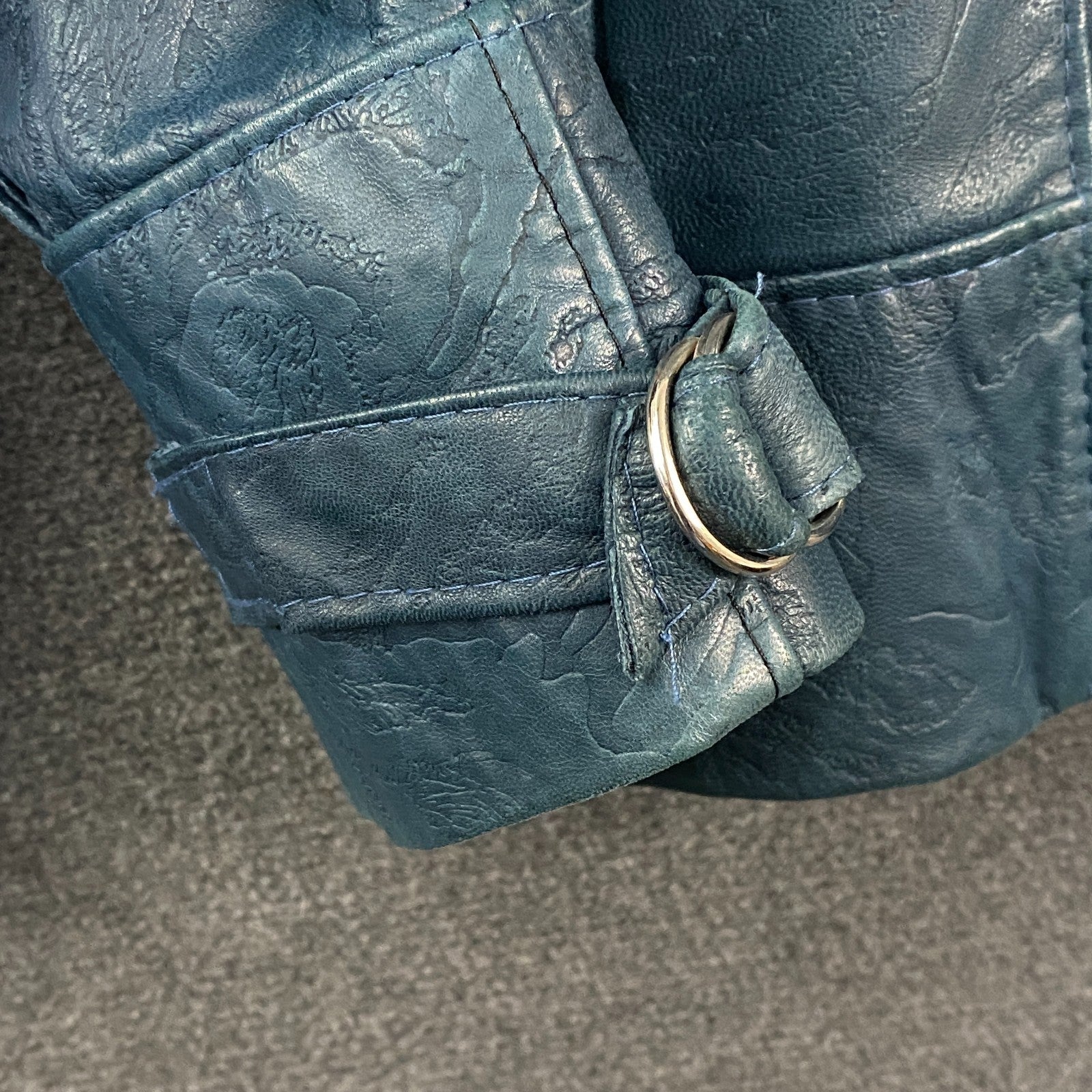Product photograph [circular:2f3a8a34af10c902]