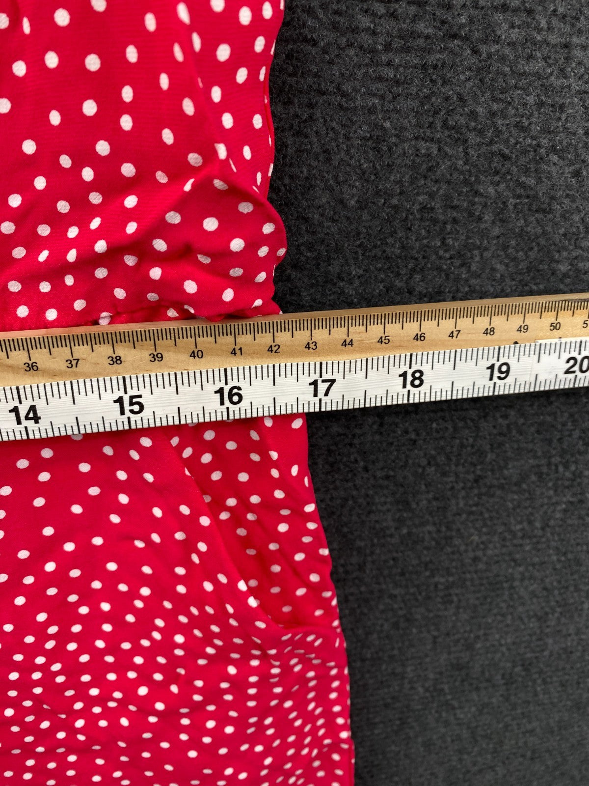 Product photograph [circular:b409ff485bc7f0a0]