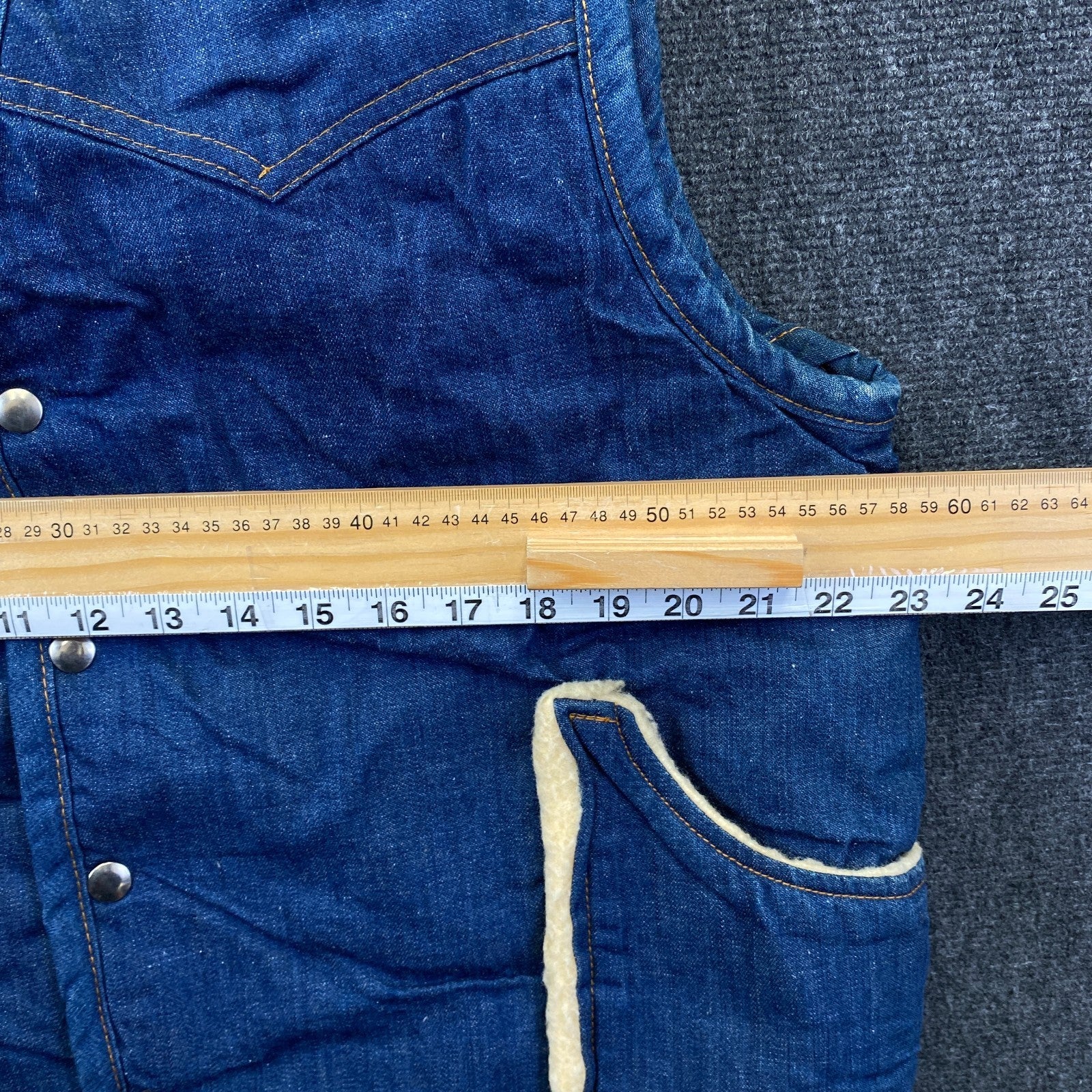 Product photograph [circular:0aa84b5822ad2fde]