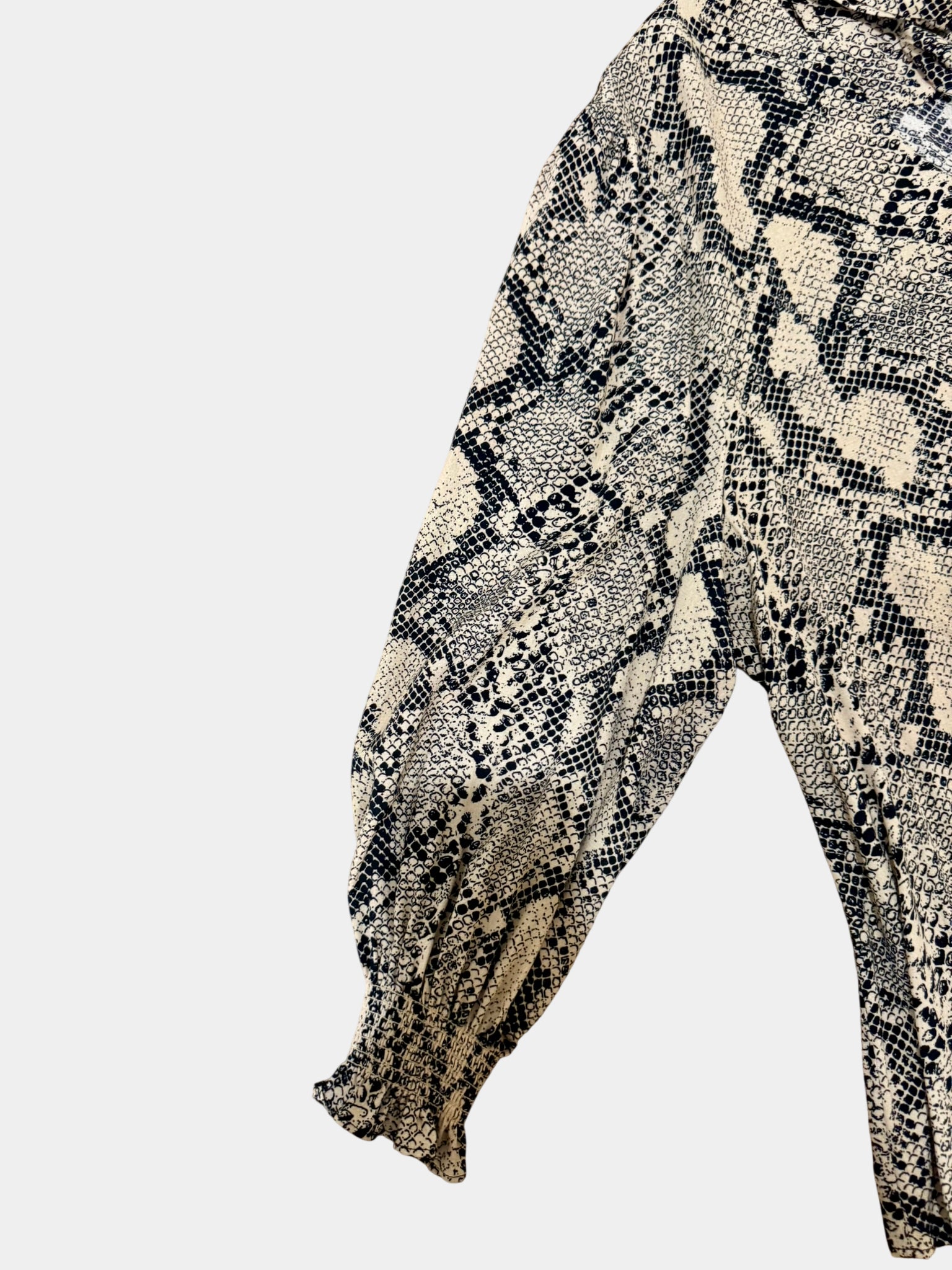 FATE AND BECKER Snakeskin Print Tie-Front Blouse Size 10