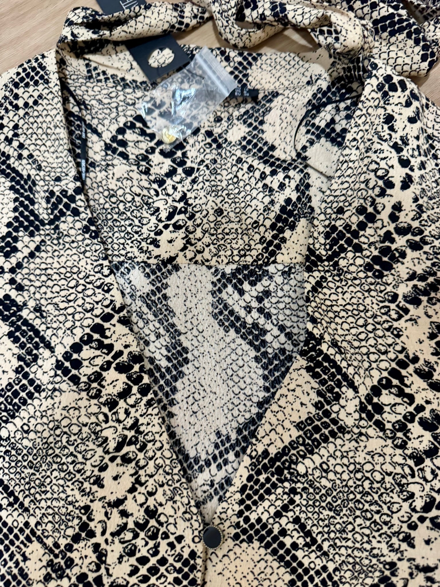 FATE AND BECKER Snakeskin Print Tie-Front Blouse Size 10