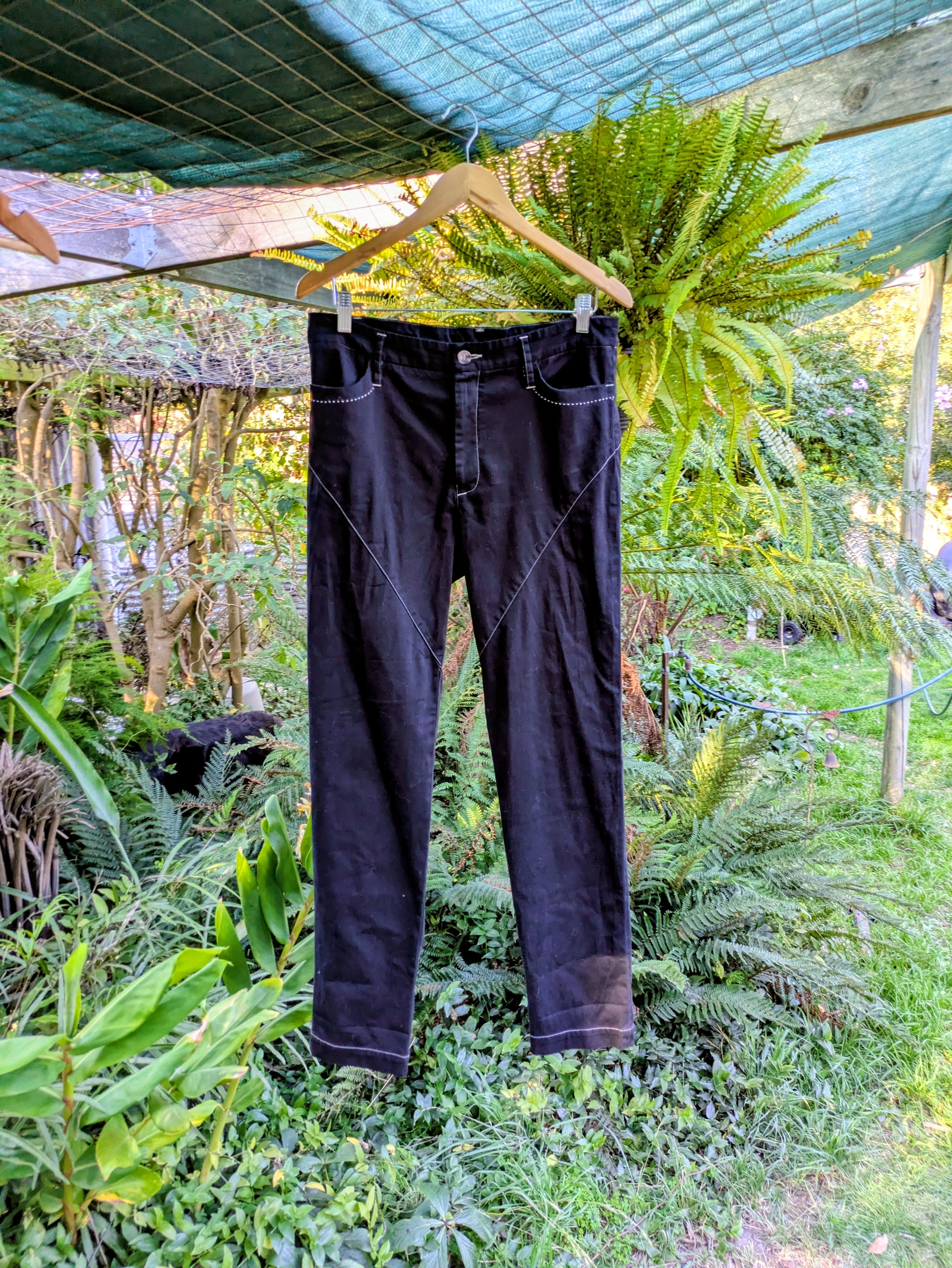Robyn Black tapered pants - Size 3 (equivalent to a 6)