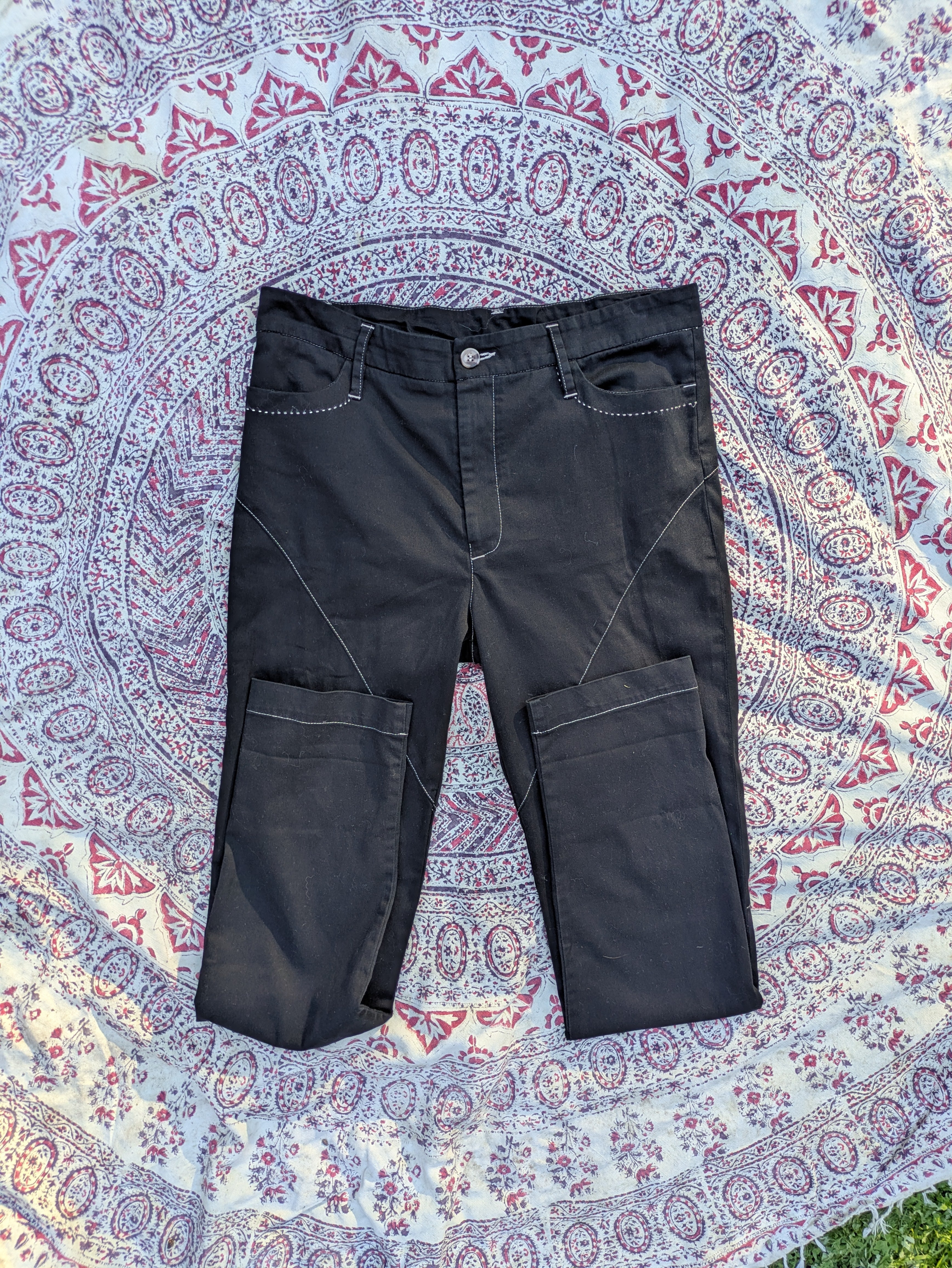 Robyn Black tapered pants - Size 3 (equivalent to a 6)