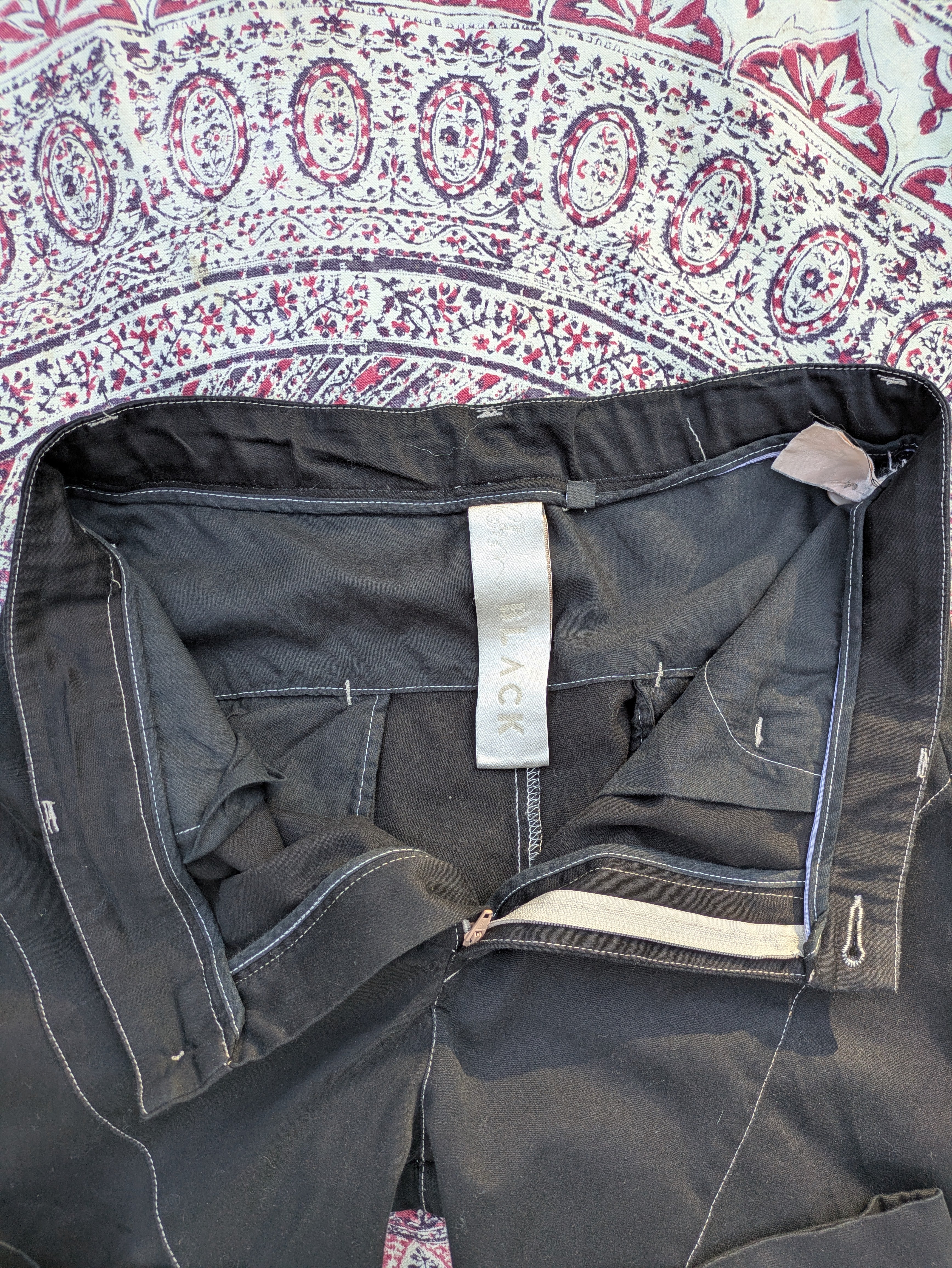 Robyn Black tapered pants - Size 3 (equivalent to a 6)